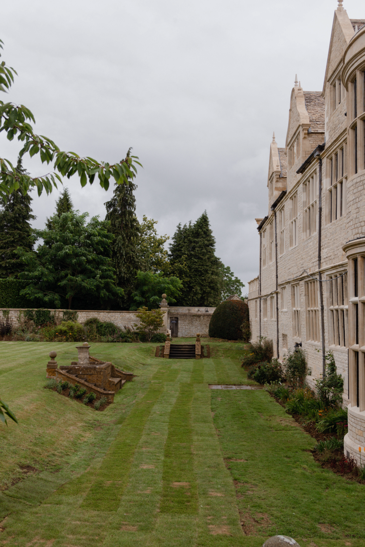 Back view of Yarnton Manor.