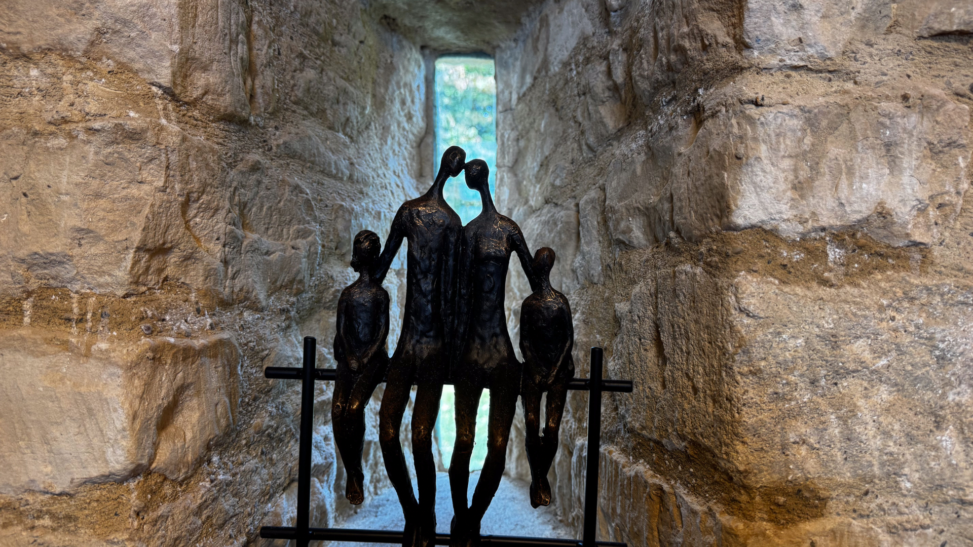 Stone nook with sculpture in Yarnton manor tithe barn library.